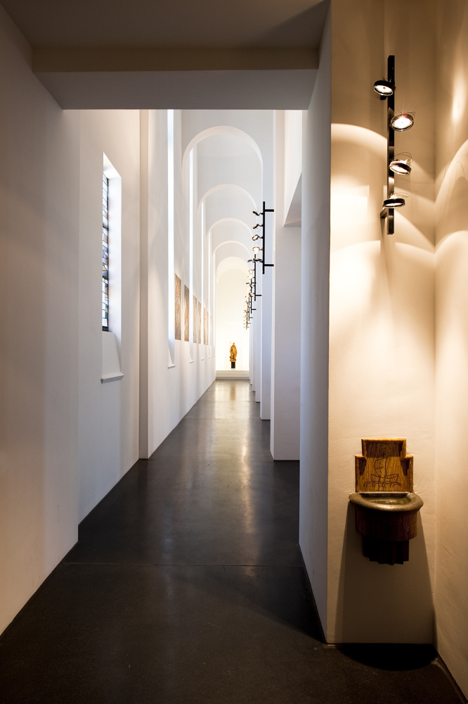 Kirche St. Georg Beleuchtung mit Viabizzuno Leuchte mosaico