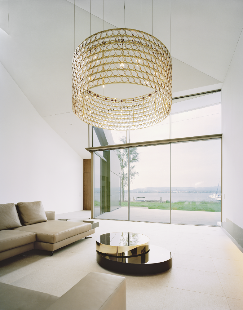 Haus in Moos Wohnzimmerbeleuchtung mit Viabizzuno Kronleuchter da ma in Sonderausführung