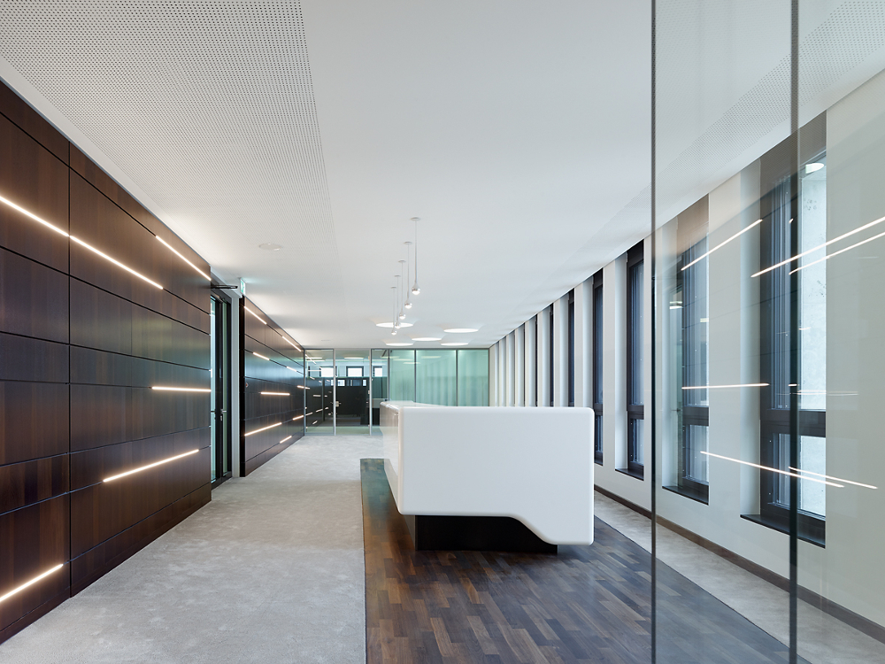 Heilbronner Bankhaus Vorstandsetage mit Beleuchtung von Viabizzuno 13x8 und campana brembana