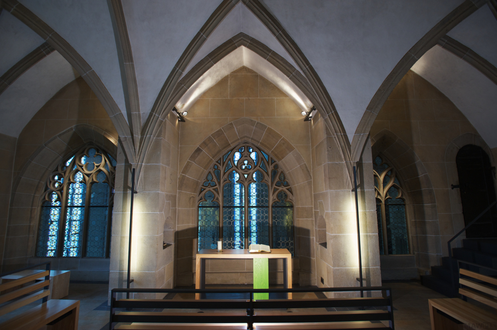 Stift Urach beleuchtet mit Viabizzuno Leuchte mosaico