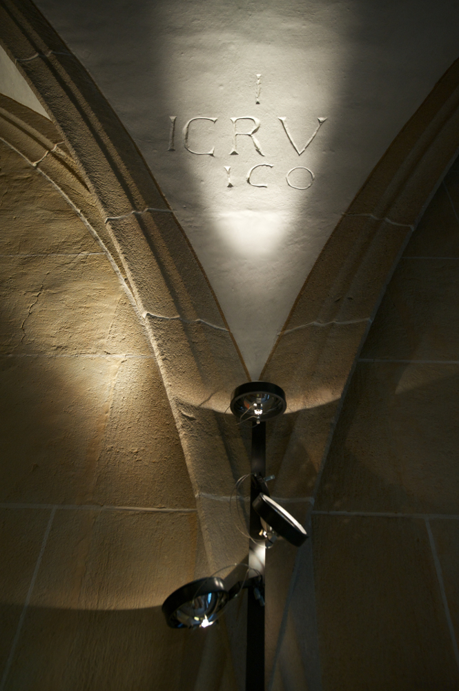 Stift Urach Nahaufnahme Detailbeleuchtung mit Viabizzuno Leuchte mosaico