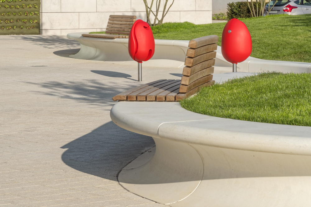 Escofet Inselumrandung Sonderanfertigung aus UHPC