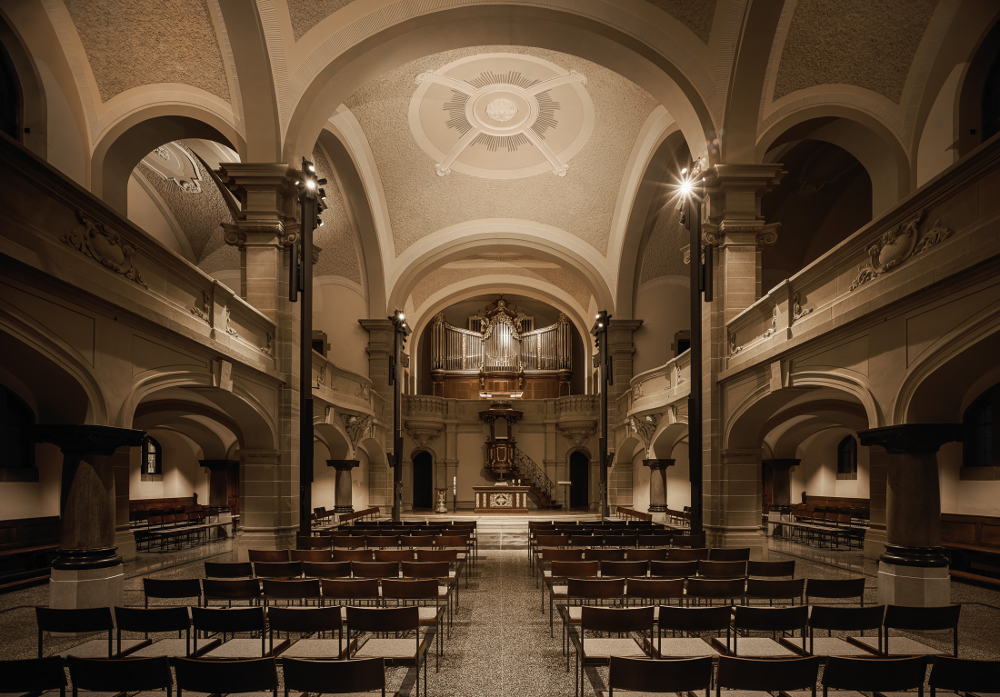 Evangelische Kirche Hockenheim Innenansicht mit Beleuchtung