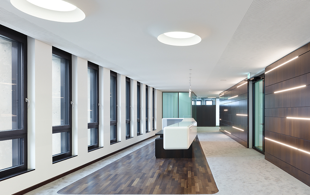 Heilbronner Bankhaus Vorstandsetage mit Viabizzuno Leuchten campana brembana und 13x8
