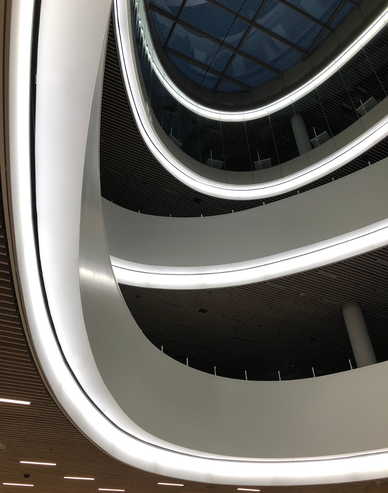 Nachtansicht Atrium Bibliothek Bildungscampus Heilbronn