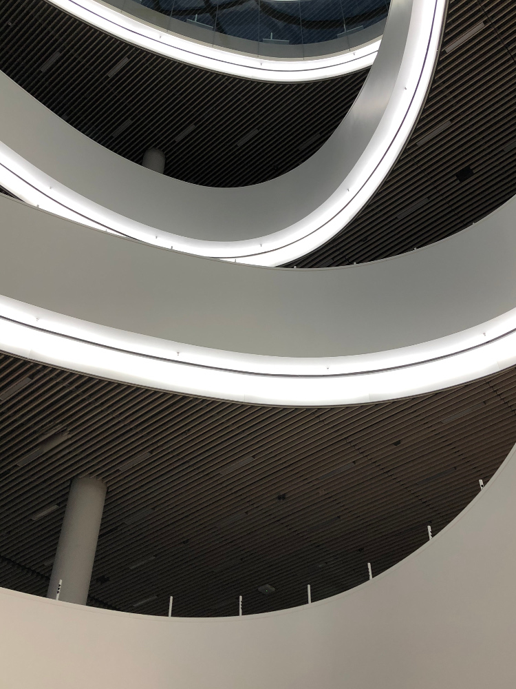 Nachtansicht Atrium Bibliothek Bildungscampus Heilbronn