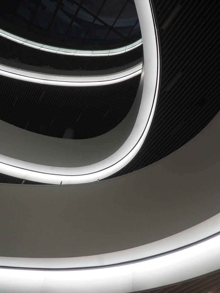 Nachtansicht Atrium Bibliothek Bildungscampus Heilbronn