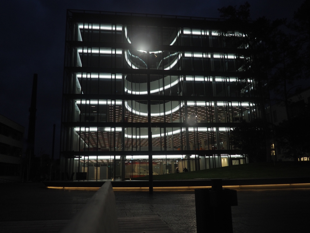 Nachtansicht Bibliothek Bildungscampus Heilbronn